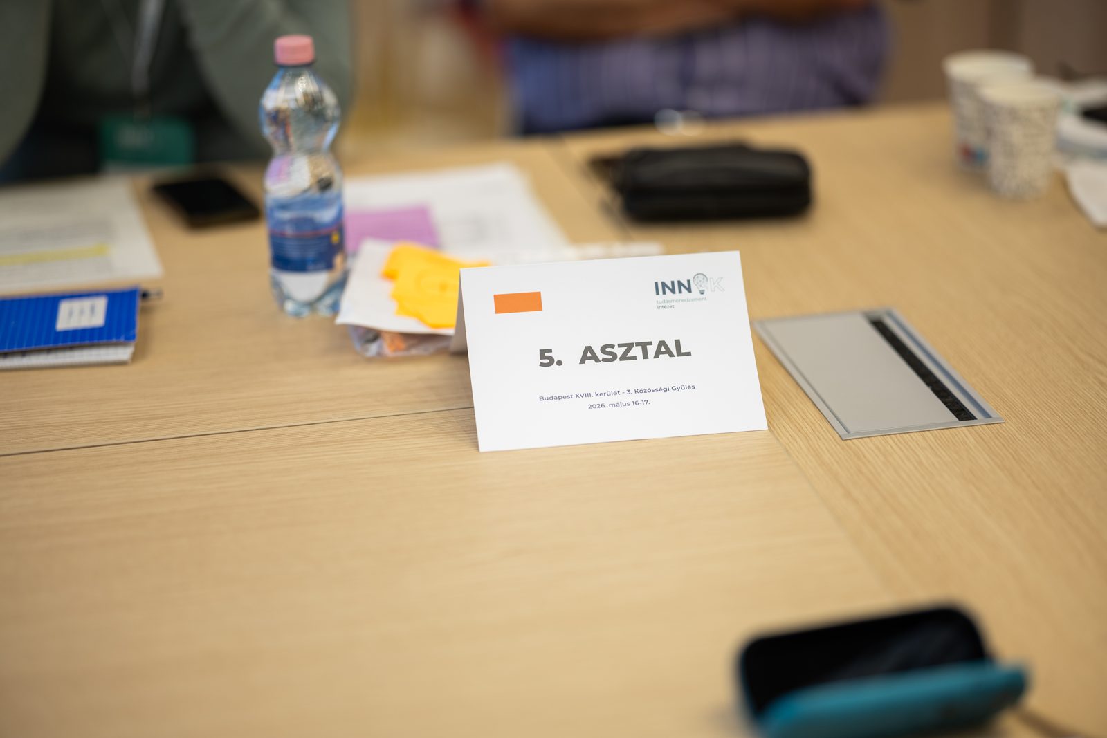 Nyilvános kutatási dokumentumok és háttéranyagok